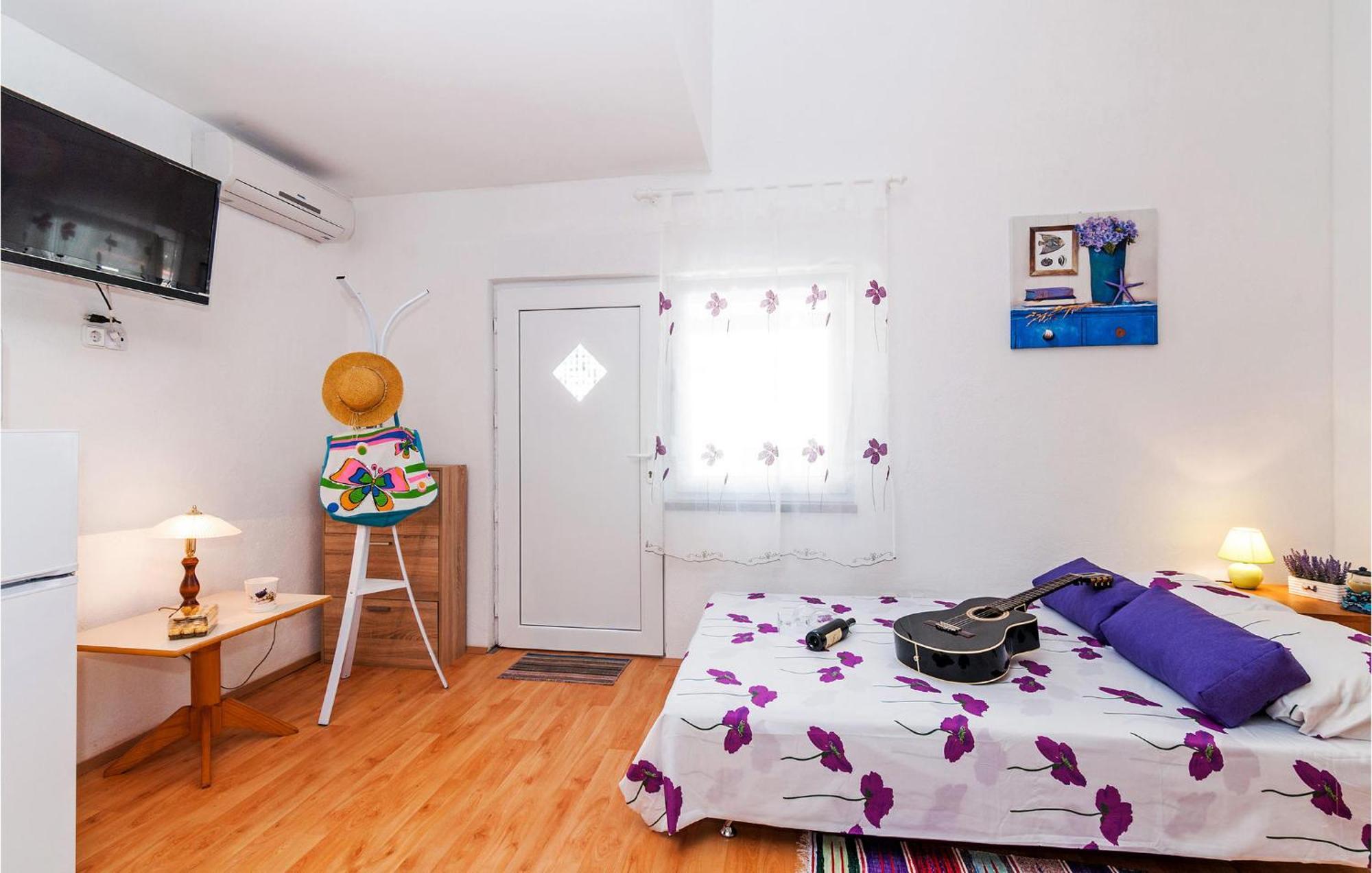 Nice Apartment In Vinjerac With Kitchen Exteriér fotografie